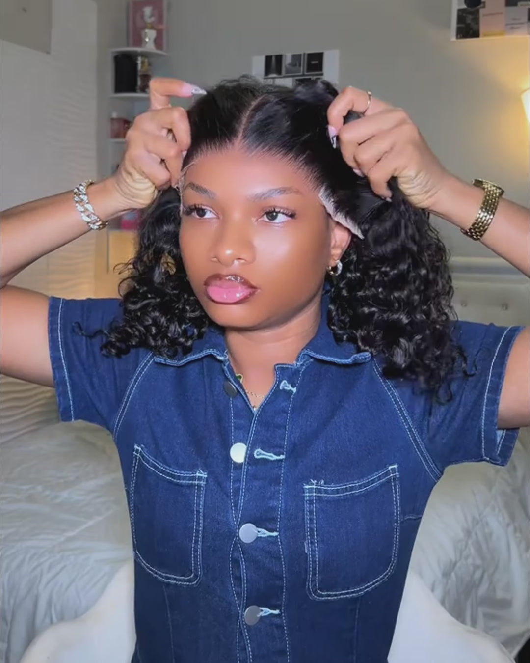 Woman Wear Black Water Wave Wig